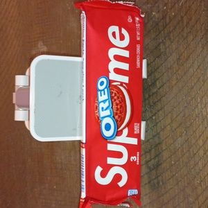 Supreme "Collectible" Oreo (limited edition)